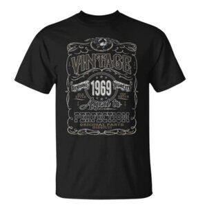 Vintage Black Graphic T-Shirt 1969 Birthday Vintage 1969 Aged To Perfection